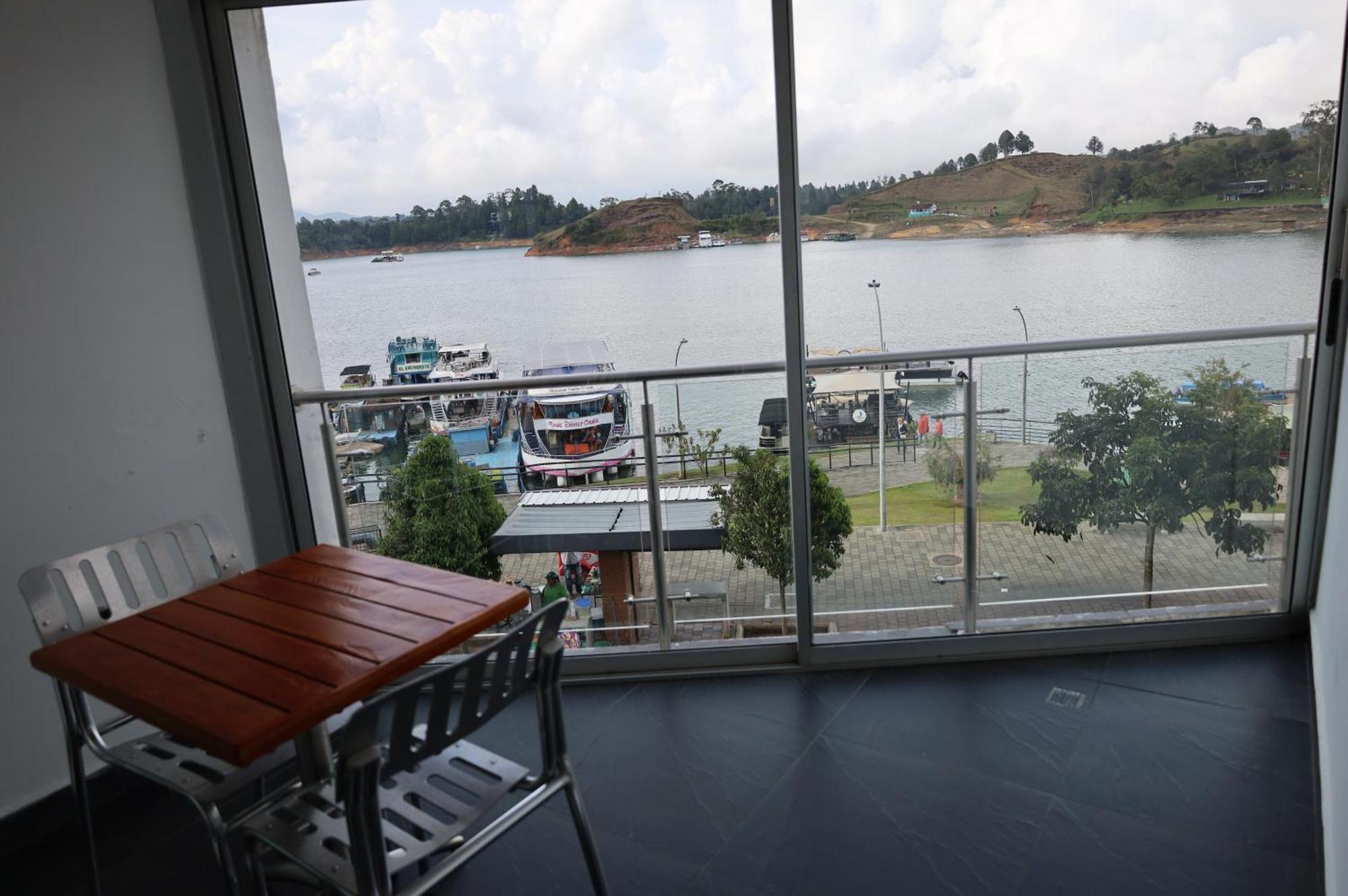 Hotel Portobelo Guatape Exterior photo