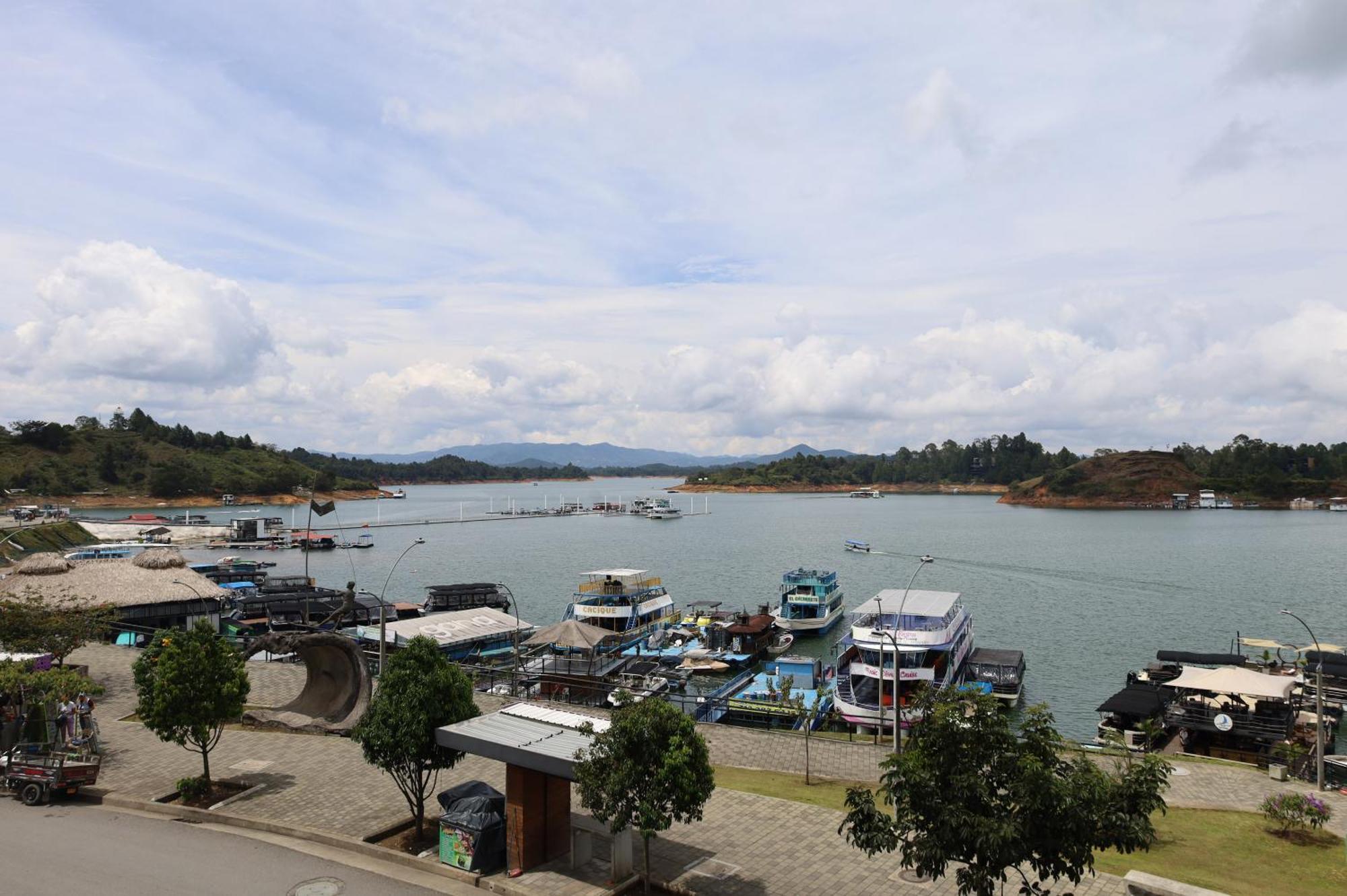 Hotel Portobelo Guatape Exterior photo